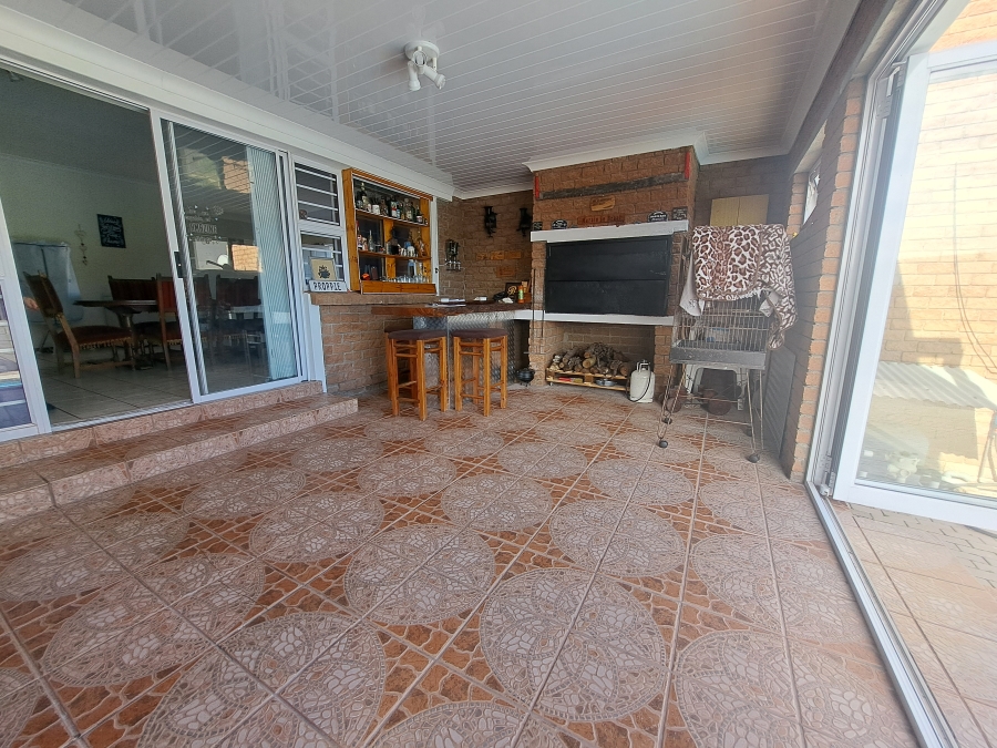3 Bedroom Property for Sale in Myburgh Park Western Cape